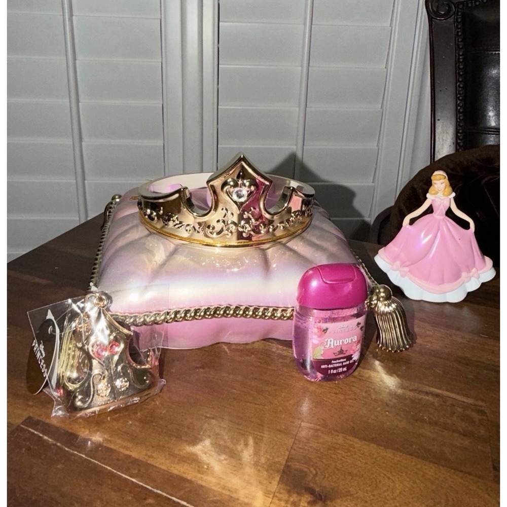 Bath and Body Works Disney Princess Aurora Crown 3-Wick Candle Pocket Holder